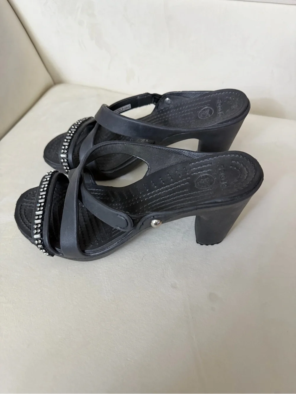 NWOT CROCS Black Studded Cyprus Heel Slide Sandals Size 8